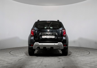 Подержанный автомобиль Renault Duster 2016 года (6 фото)