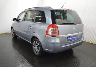 Подержанный автомобиль Opel Zafira Compactvan 2011 года (7 фото)