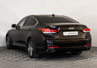 Подержанный автомобиль Hyundai Genesis 2015 года (10 фото)