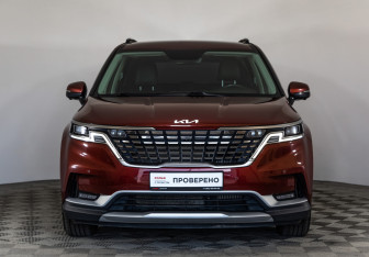 Подержанный автомобиль Kia Carnival 2023 года (2 фото)