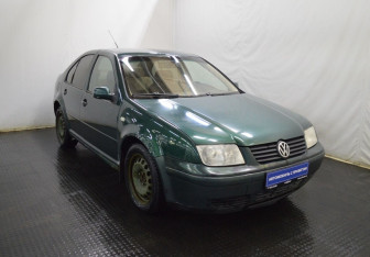 Подержанный автомобиль Volkswagen Bora Sedan 1998 года (3 фото)