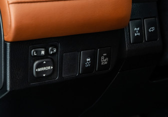 Подержанный автомобиль Toyota RAV4 2013 года (15 фото)