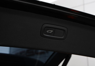 Подержанный автомобиль Volvo XC90 2015 года (32 фото)