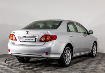 Подержанный автомобиль Toyota Corolla Sedan 2008 года (24 фото)