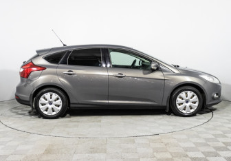 Подержанный автомобиль Ford Focus Hatchback 2013 года (4 фото)