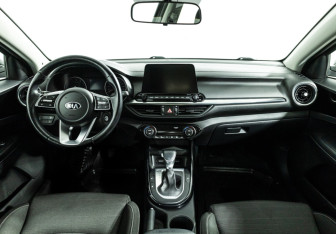Подержанный автомобиль Kia Cerato Sedan 2020 года (13 фото)