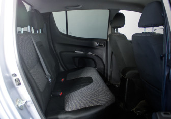 Подержанный автомобиль Mitsubishi L200 2014 года (13 фото)