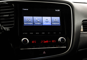 Подержанный автомобиль Mitsubishi Outlander 2021 года (15 фото)