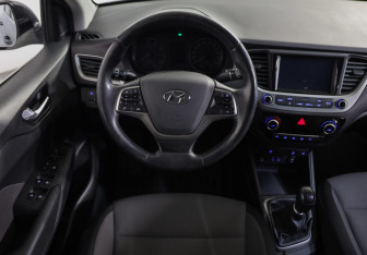 Подержанный автомобиль Hyundai Solaris Sedan 2017 года (10 фото)