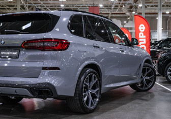 Подержанный автомобиль BMW X5 2019 года (9 фото)