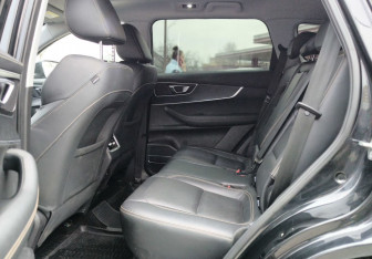 Подержанный автомобиль Chery Tiggo 8 2023 года (11 фото)