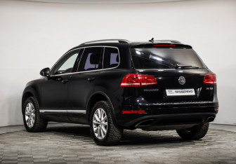Подержанный автомобиль Volkswagen Touareg 2012 года (7 фото)