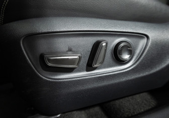 Подержанный автомобиль Toyota RAV4 2020 года (15 фото)