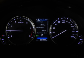 Подержанный автомобиль Lexus ES 2016 года (34 фото)