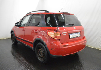 Подержанный автомобиль Suzuki SX4 Hatchback 2008 года (7 фото)