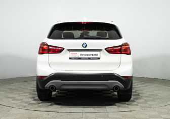 Подержанный автомобиль BMW X1 2015 года (6 фото)