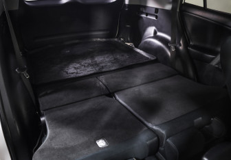 Подержанный автомобиль Toyota RAV4 2013 года (22 фото)
