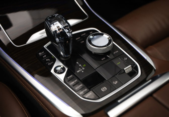 Подержанный автомобиль BMW X7 2020 года (28 фото)