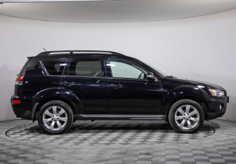 Подержанный автомобиль Mitsubishi Outlander 2011 года (4 фото)