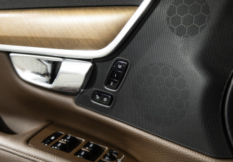 Подержанный автомобиль Volvo S90 2017 года (16 фото)