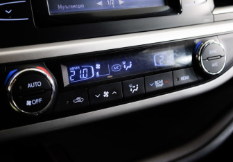 Подержанный автомобиль Toyota Highlander 2015 года (19 фото)