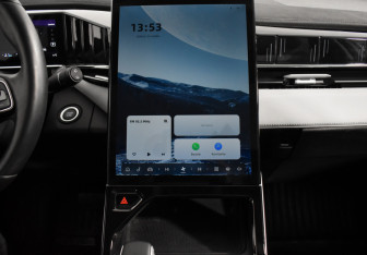 Подержанный автомобиль Geely Atlas 2024 года (16 фото)