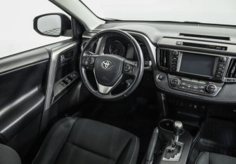 Подержанный автомобиль Toyota RAV4 2019 года (9 фото)