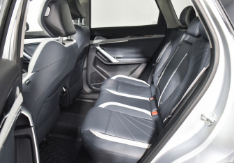 Подержанный автомобиль Geely Atlas 2024 года (11 фото)