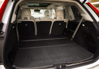 Подержанный автомобиль Volvo XC90 2022 года (33 фото)