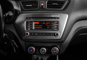 Подержанный автомобиль Kia Rio Hatchback 2015 года (17 фото)