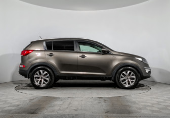 Подержанный автомобиль Kia Sportage 2015 года (4 фото)