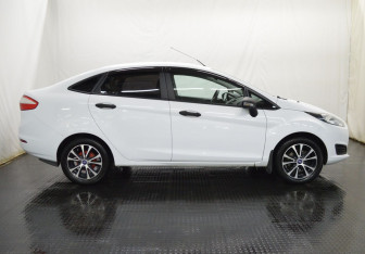 Подержанный автомобиль Ford Fiesta Sedan 2015 года (4 фото)