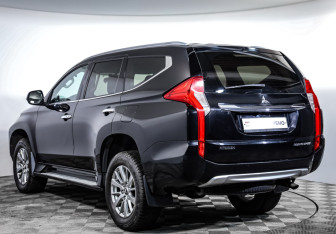 Подержанный автомобиль Mitsubishi Pajero Sport 2019 года (7 фото)