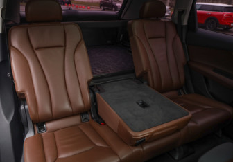 Подержанный автомобиль Audi Q7 2016 года (32 фото)