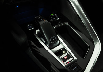 Подержанный автомобиль Peugeot 3008 2018 года (20 фото)