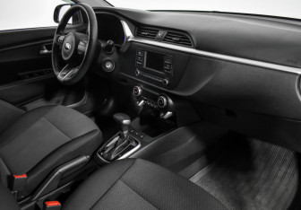 Подержанный автомобиль Kia Rio Hatchback 2021 года (14 фото)