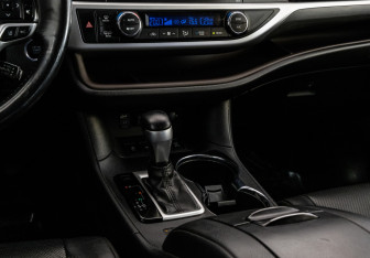 Подержанный автомобиль Toyota Highlander 2019 года (14 фото)