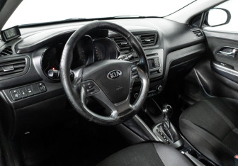 Подержанный автомобиль Kia Rio Sedan 2015 года (11 фото)