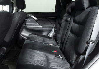 Подержанный автомобиль Mitsubishi Pajero Sport 2019 года (10 фото)