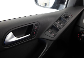 Подержанный автомобиль Volkswagen Tiguan 2015 года (19 фото)