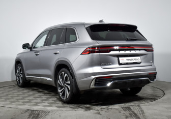 Подержанный автомобиль Geely Monjaro 2023 года (7 фото)