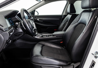 Подержанный автомобиль Hyundai Sonata 2020 года (21 фото)