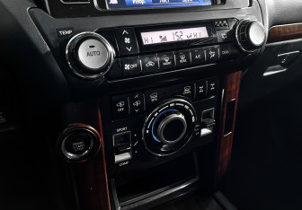 Подержанный автомобиль Toyota Land Cruiser Prado 2015 года (20 фото)