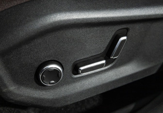 Подержанный автомобиль Geely Monjaro 2023 года (16 фото)