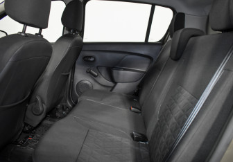 Подержанный автомобиль Renault Sandero 2018 года (13 фото)