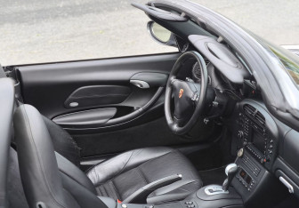 Подержанный автомобиль Porsche Boxster 2004 года (17 фото)