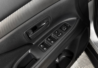 Подержанный автомобиль Mitsubishi Outlander 2016 года (10 фото)