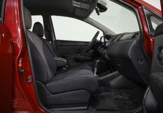 Подержанный автомобиль Nissan Tiida Hatchback 2008 года (20 фото)
