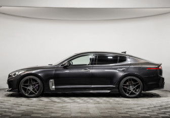 Подержанный автомобиль Kia Stinger 2018 года (8 фото)