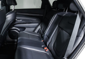 Подержанный автомобиль Hyundai Tucson 2022 года (10 фото)